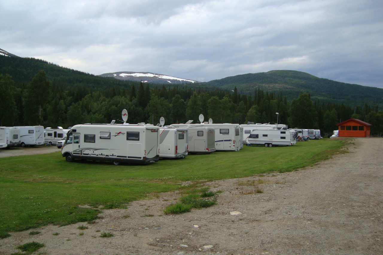 Flott campingområde både for bobil, campingvogner og telt.